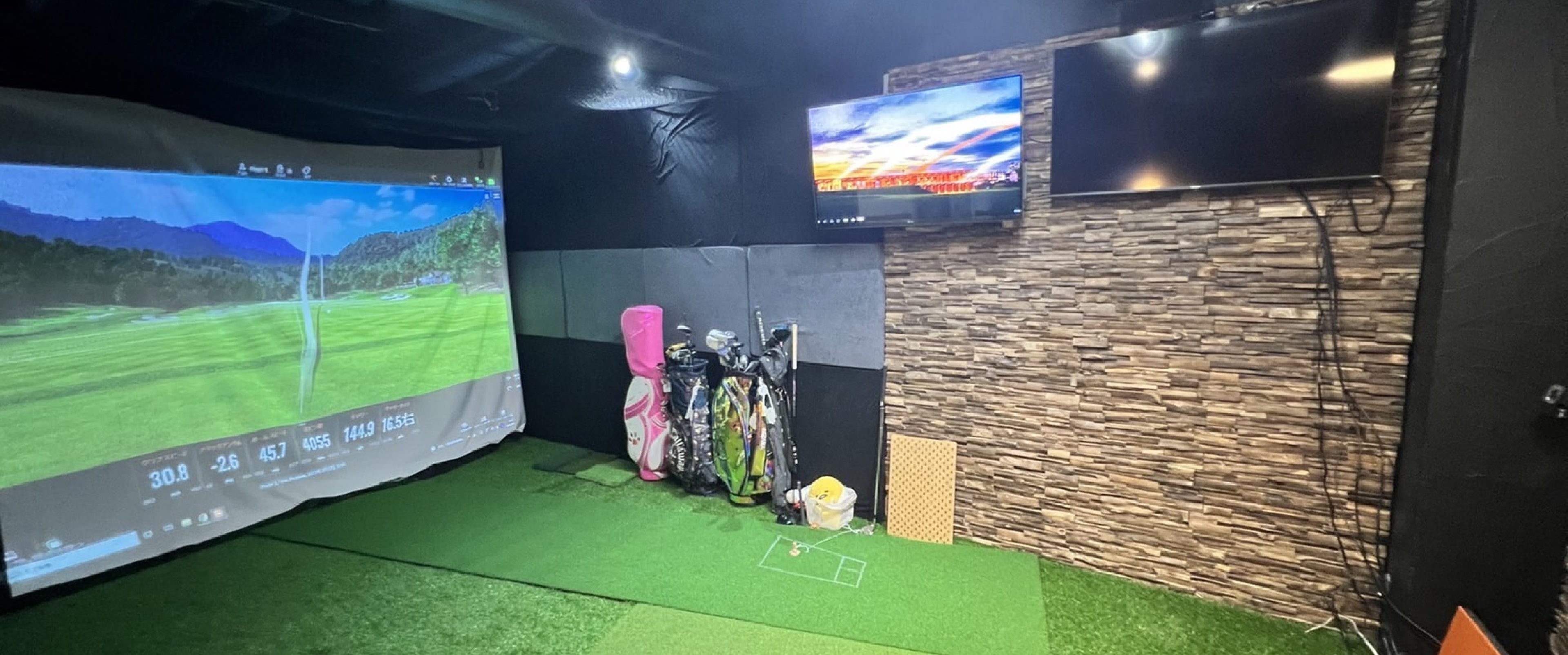 TrackMan完備で最新鋭の設備